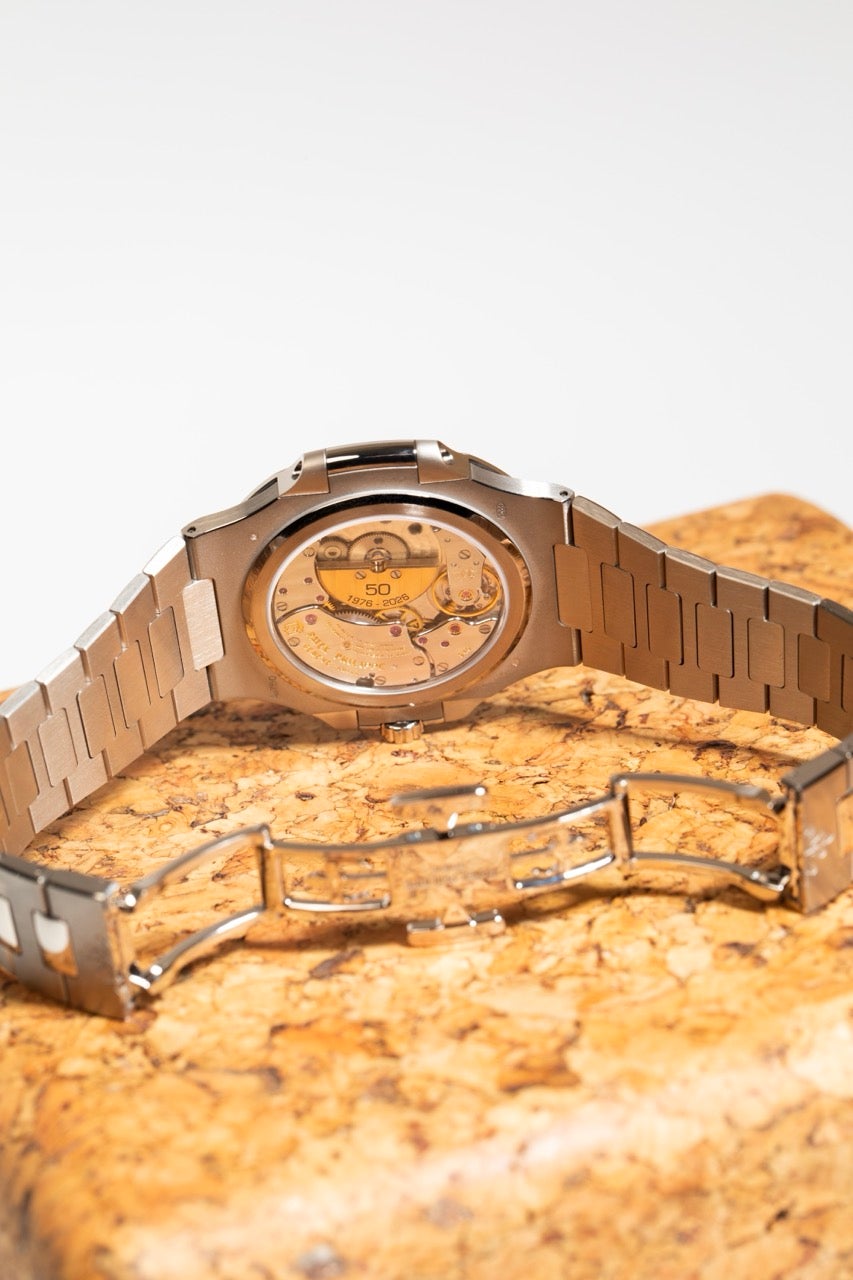 パテックフィリップ Patek Philippe ノベルティ 2023　プレート 未使用】 パテック フィリップ 時計 ノーチラス 5810/1G-001 ブルー